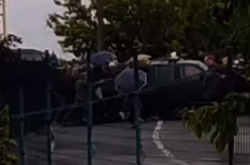 На КПП «Тиса» відбулися сутички. Авто прикордонників зіштовхнули з дороги (відео)