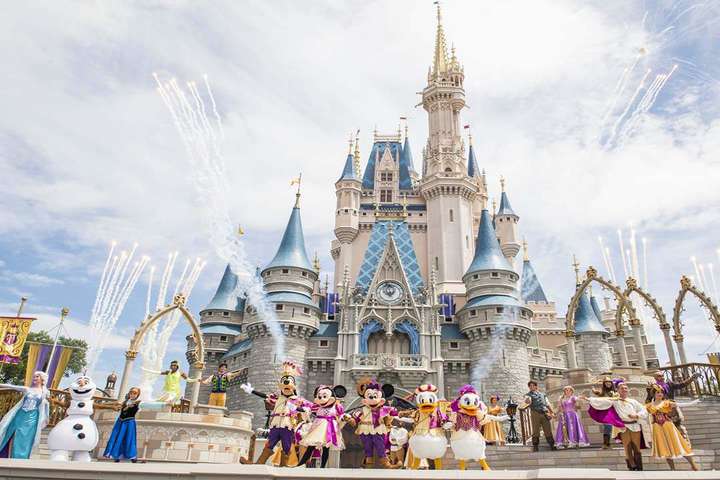 У США затвердили поетапне відкриття Disneyland