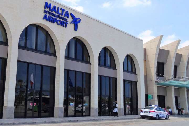 Прем’єр Мальти назвав дату відновлення авіасполучення