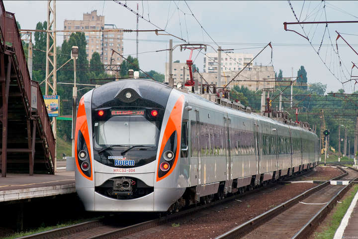 Відсьогодні в Україні запустять поїзди: що треба знати пасажирам