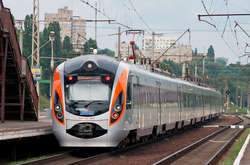 Відсьогодні в Україні запустять поїзди: що треба знати пасажирам