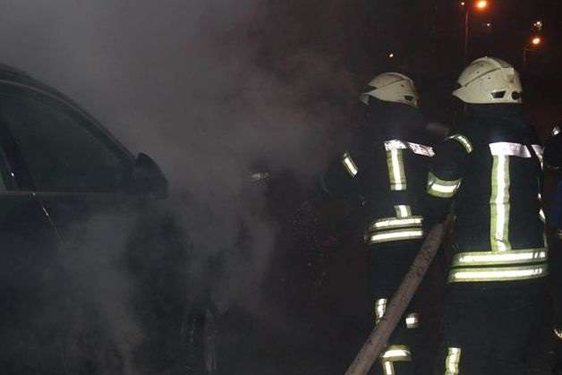 За ніч у Києві згоріли три автомобілі
