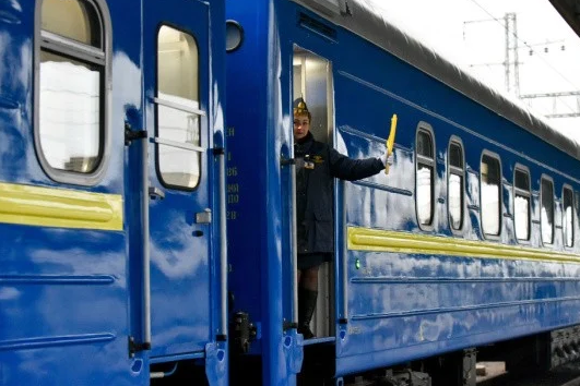 «Укрзалізниця» відновила рух потягів далекого прямування