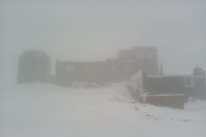 Лето в Карпатах началось со снегом