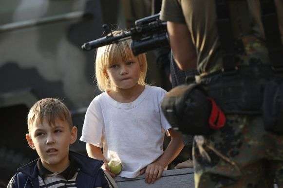 На Донбасі 10 дітей постраждали від обстрілів з початку року, - Офіс президента