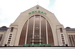 Центральний залізничний вокзал Києва відновив роботу: як пускають пасажирів