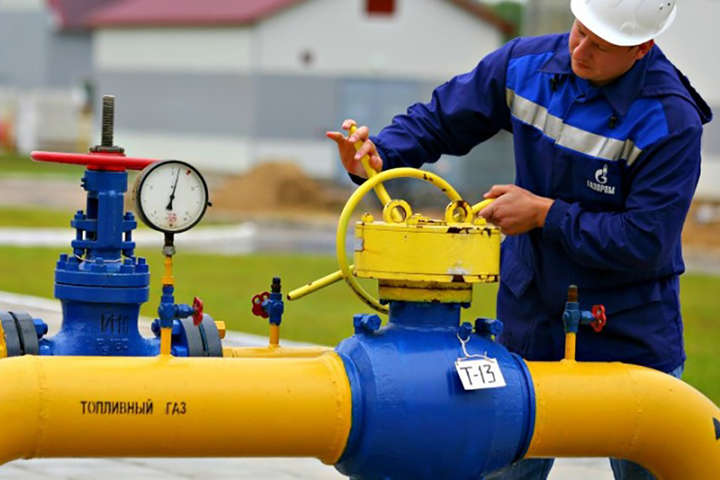 Транзит газу територією України скоротився майже удвічі
