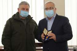 Министр обороны наградил экс-регионала Вилкула и оскорбил волонтеров