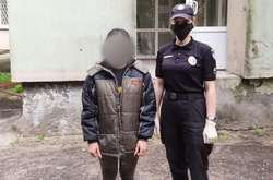 14-річна дівчина  з ланцюгом на ногах приповзла до сусіда  та попросила про допомогу