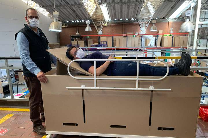 У Колумбії розробили ліжко-трансформер, що перетворюється на труну (фото)  