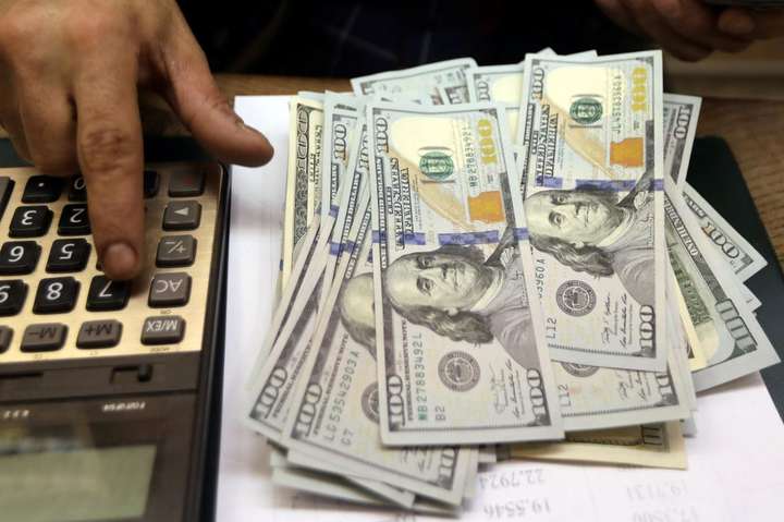 НБУ на 3 червня знизив офіційний курс долара