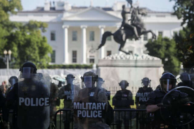 Протестувальники у Вашингтоні взяли в облогу територію навколо Білого дому