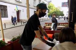  Уряд вирішив, що ресторани зможуть з 5 червня приймати відвідувачів не лише на відкритих майданчиках, а й у приміщеннях 