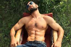 Известный украинский певец Виталий Козловский