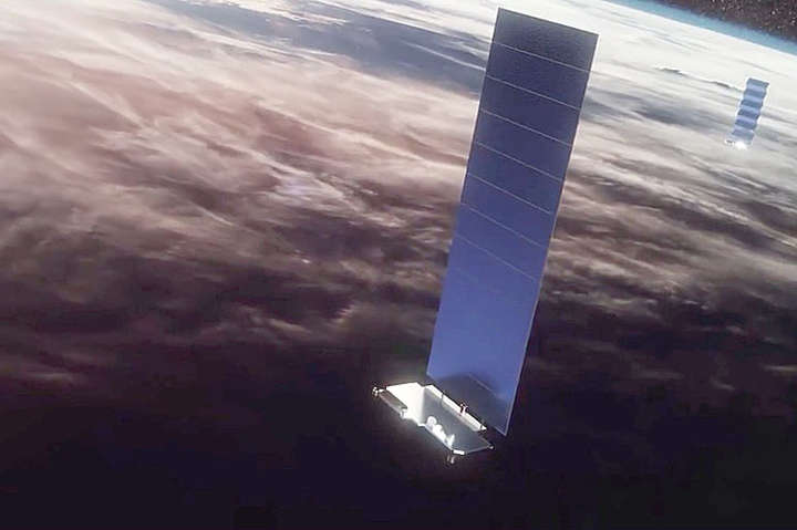 SpaceX відправить ще більше інтернет-супутників у космос