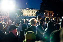 30 травня перед Білим домом відбулися сутички протестувальників з співробітниками Секретної служби США