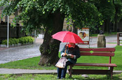 Куртки, парасольки та чоботи: початок літа у Вінниці