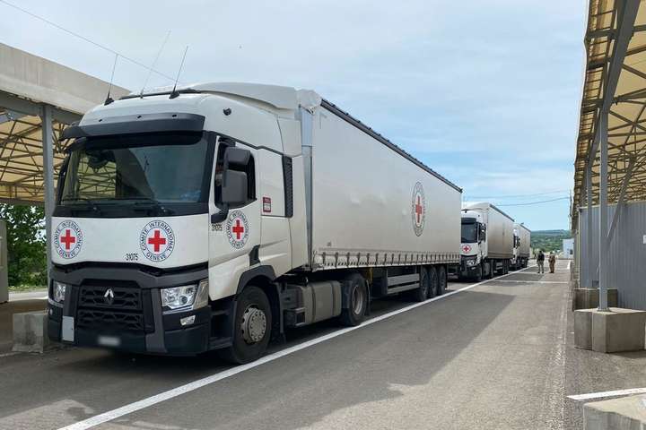 Червоний Хрест знову відправив гуманітарну допомогу на окупований Донбас 
