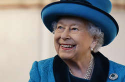 В сети обсуждают уникальный снимок Елизаветы II, сделанный 67 лет назад в особый день