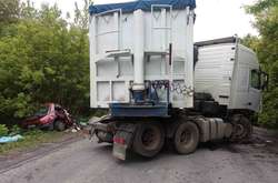 У результаті ДТП від легковика лишилася купа брухту