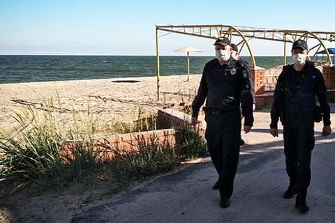 Поліція на пляжі: курорти Азова патрулюватимуть копи і Нацгвардія 