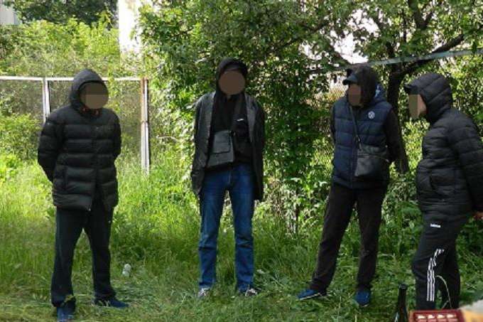 На Троєщині поліція затримала квартирних крадіїв зі стажем (фото)