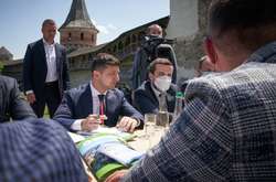 Президент пропонує скасувати візи для деяких країн 