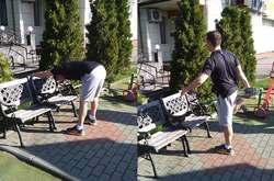 Позы президента. Зеленский удивил сеть своей физкультурой в Хмельницком (фото)