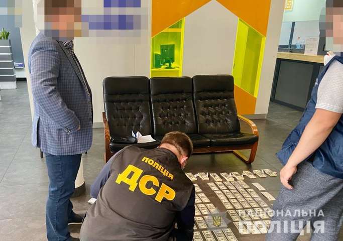 Київський прокурор попався на хабарі у $100 тисяч 