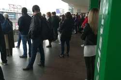 У години пік на деяких станціях київського метро спостерігається скупчення людей