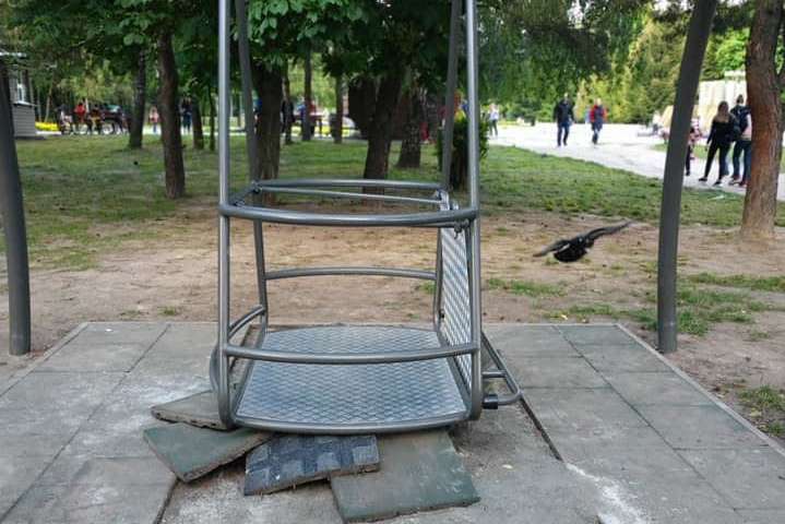 У парку в Броварах стався нещасний випадок на дитячому майданчику (фото)