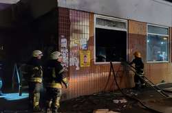 Вночі на Оболоні горів магазин (фото)