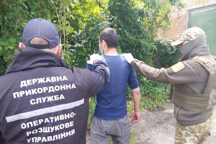 Прикордонники затримали мешканця Краматорська, причетного до незаконних збройних формувань (відео)