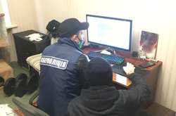 Правоохоронці провели обшуки за місцями проживання фігурантів