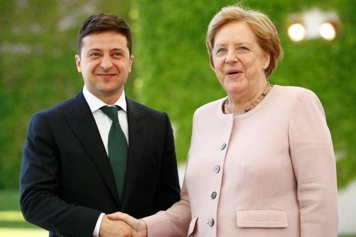 Посол: Меркель рекордно часто говорить із Зеленським 