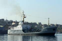 Списаний із ВМС морський танкер «Фастів» ліг на борт у порту Очаків