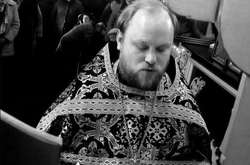 34-річний священнослужитель Діонісій Грунін на початку червня був госпіталізований до Черкаської міської інфекційної лікарні з пневмонією