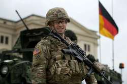 Частина військових буде переведена до Польщі, деякі - до інших країн, а решта відправиться додому