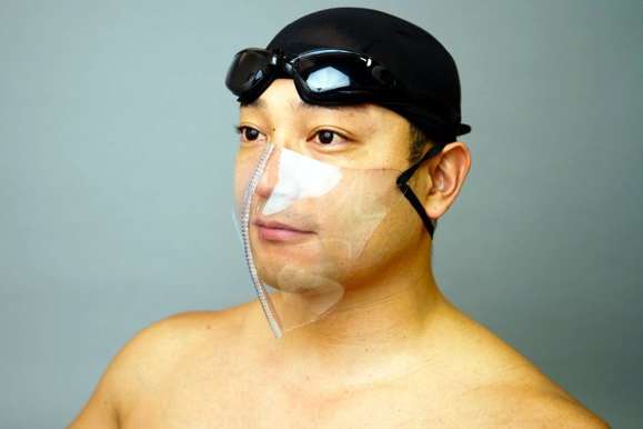 В Японії винайшли маски для захисту від коронавірусу в басейні