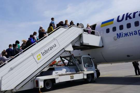 До Польщі двома літаками доправили українських заробітчан