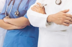 У МОЗ інформують, що підключення до апарату штучної вентиляції легенів потребували 29 медиків і  39 медиків померли від ускладнень Covid-19