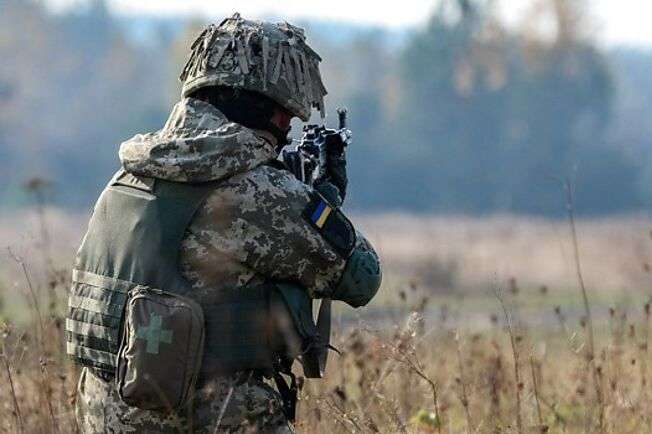 Бойовики обстріляли українських військових з гранатометів: є поранений