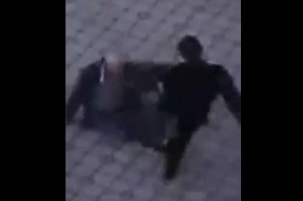 На Закарпатті прикордонник побив 64-річного чоловіка через зауваження (відео)