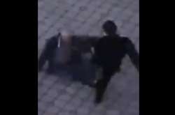 Неадекват у формі відреагував агресивно та почав бити літнього чоловіка