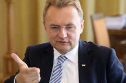 «На вихідних мали спільну нараду з Прем’єр-міністром. Разом з Максимом Козицьким переконували главу Уряду дати дозвіл обласної комісії з надзвичайних ситуацій на відновлення роботи спортивних установ» - Садовий