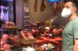 С охраной и в спортивках: как Зеленский ходил за покупками в магазин