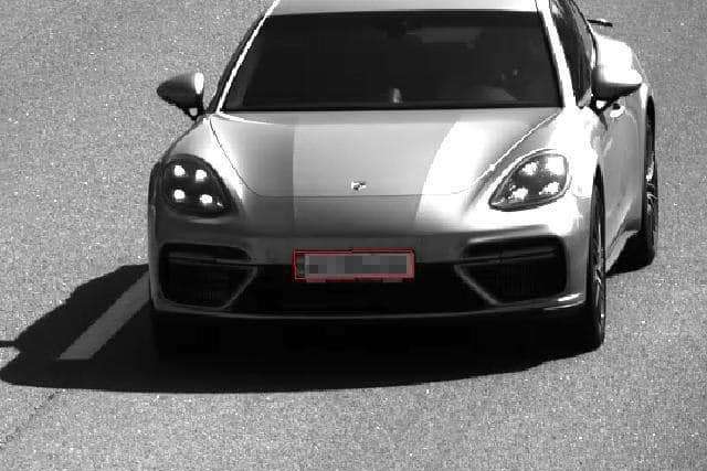 Антирекорди на дорогах Київщини: Porsche Panamera розігнався до 200 км/год