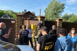 Обшуки проводилися за місцями можливого проживання організаторів та учасників стрілянини у Броварах