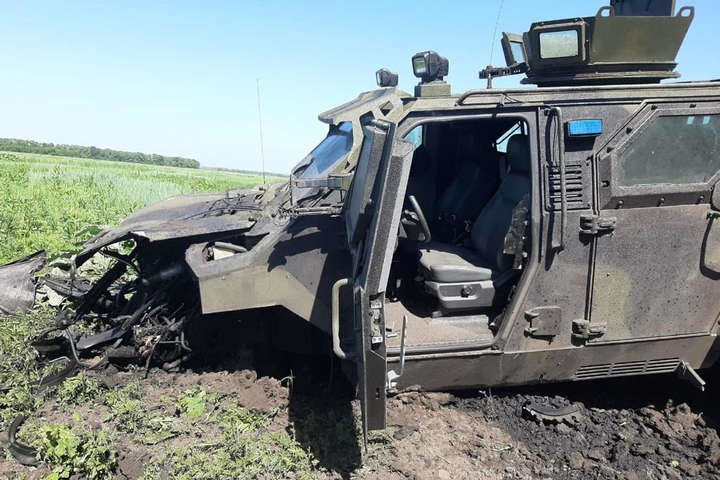 На Донбасі підірвався автомобіль ЗСУ, поранені 10 військових