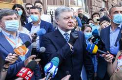  Петро Порошенко перед допитом в ДБР, Київ, 10 червня 2020 року 